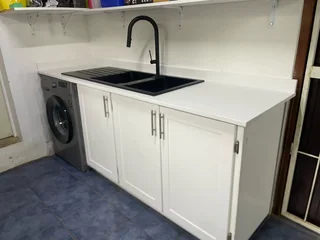 Kitchen : Quartz stone Countertopd