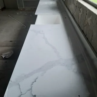 Kitchen : Quartz stone Countertopd