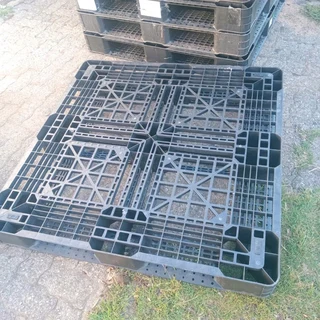 Strong plastic pallets for sale
