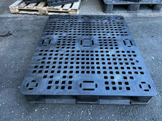 New plastic pallets for sale