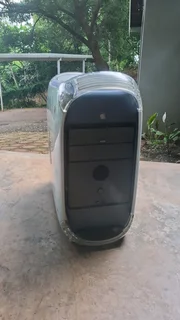 Vintage Macintosh G4 case