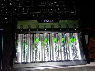 Lasa 8 slot battery charger