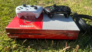 Xbox One S Gaming Bundle – 2 Controllers &#43; 6 Games &#43; Extras!