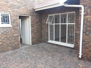 House For Sale in Edleen x3 Kempton