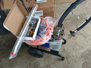 AIRLESS PAINT SPRAYER MACHINE FOR SALE 890 MODEL