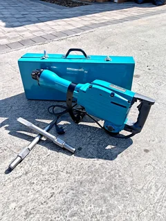 20kg Jack hammers for sale brand new with case and 2 Chizels