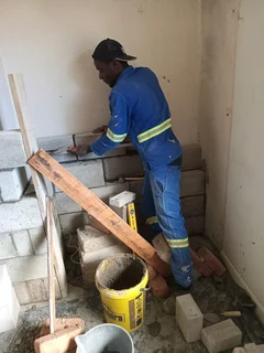 HANDYMAN LOOKING FOR WORK