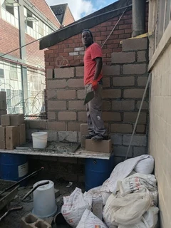 HANDYMAN LOOKING FOR WORK