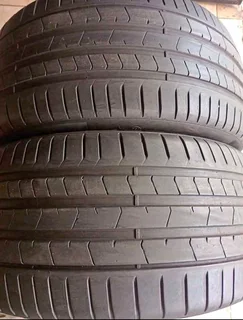 Two 275/40/20 pirelli p zero normal tyers 80%