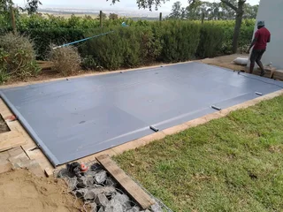 Swimming pool covers with alluminium poles