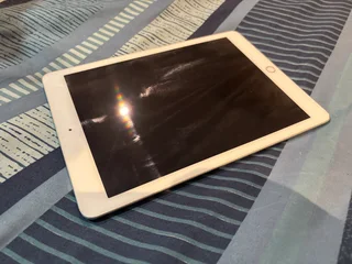 Apple IPAD 6th gen