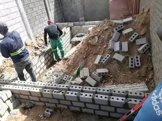 GOOD PLUMBER TILER BUILDER 0796510030