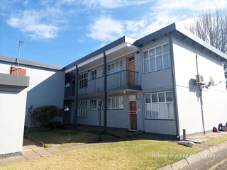 Cosy 2-Bedroom Apartment in Barry Hertzog Park