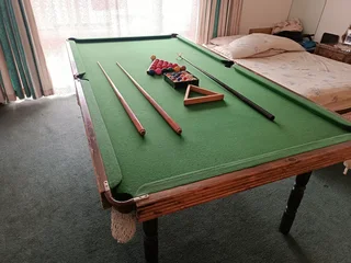 SNOOKER TABLE