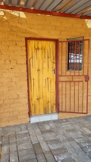 BRAND NEW ROOMS IN MOLELWANE NEXT TO MAIN ROAD .