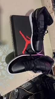 Am selling my Nike sneakers