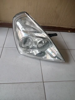 Kia Sedona headlight