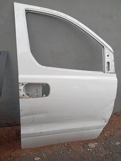 Hyundai H1 bus right front door