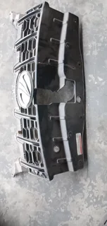 Mahindra KUV100 grill