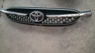 Toyota Vitz grill