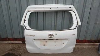 Toyota Avanza tailgate