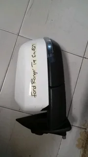 Ford Ranger T9 side mirror with indicator