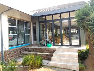 Real aluminium doors repair