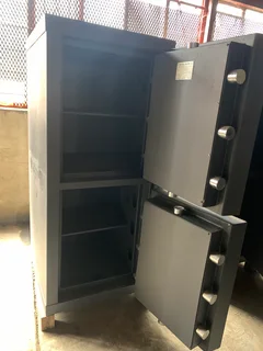 Double Door CAT4 Bank Treasury Safes - No Lock (Can be installed on Request) - Refurbished Safes