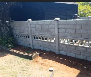 Precast panels fencing