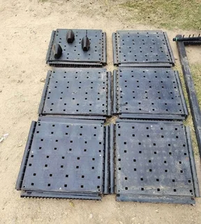 Hydroponic wall system for plants.