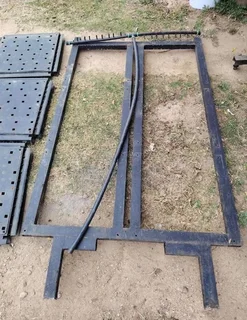 Hydroponic wall system for plants.