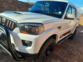 2020 Mahindra karoo Pik Up Double Cab S6