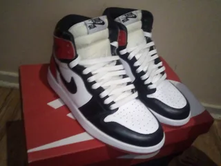 Air Jordan 1 high black toe