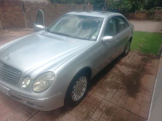 E240 w211 mercedes benz 2002