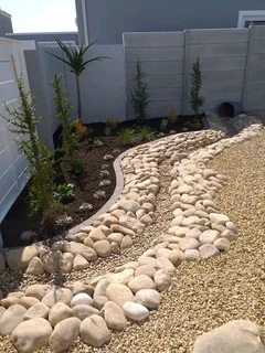 Good Quality Kikuyu, Buffalo, L'm Berea,Brown Stones, Wood Chips And Bark Mulch