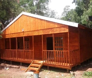 Log homes and Wendy houses for sale