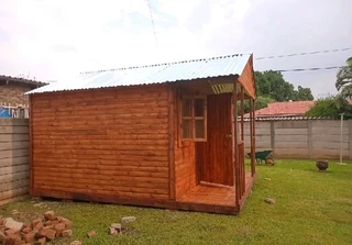 Log homes and Wendy houses for sale