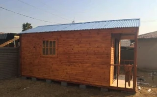 Log homes and Wendy houses for sale