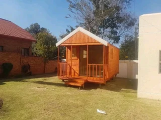 Log homes and Wendy houses for sale