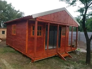 Log homes and Wendy houses for sale