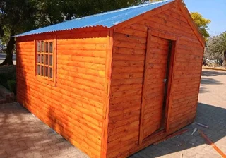 Log homes and Wendy houses for sale