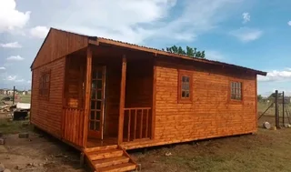 Log homes and Wendy houses for sale