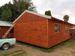 Log homes and Wendy houses for sale