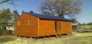 Log homes and Wendy houses for sale