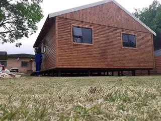 Log homes and Wendy houses for sale