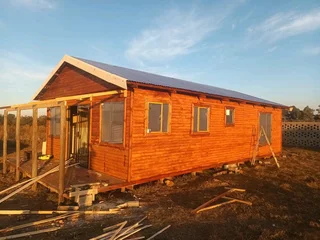 Log homes and Wendy houses for sale