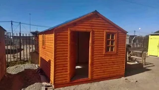 Log homes and Wendy houses for sale