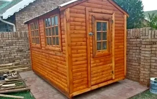 Log homes and Wendy houses for sale