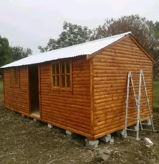 Log homes and Wendy houses for sale