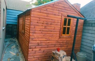 Log homes and Wendy houses for sale